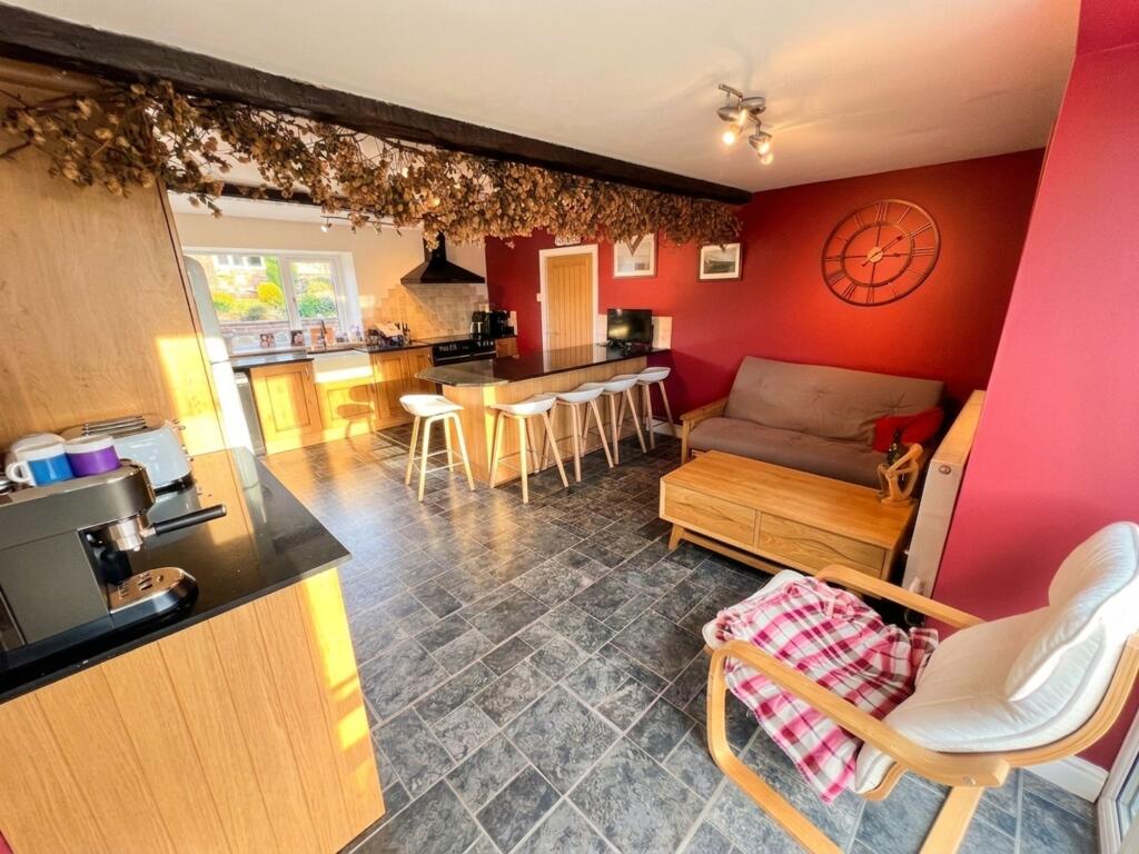 House in Huddersfield, Gawthorpe Green, Kirkburton - View 5