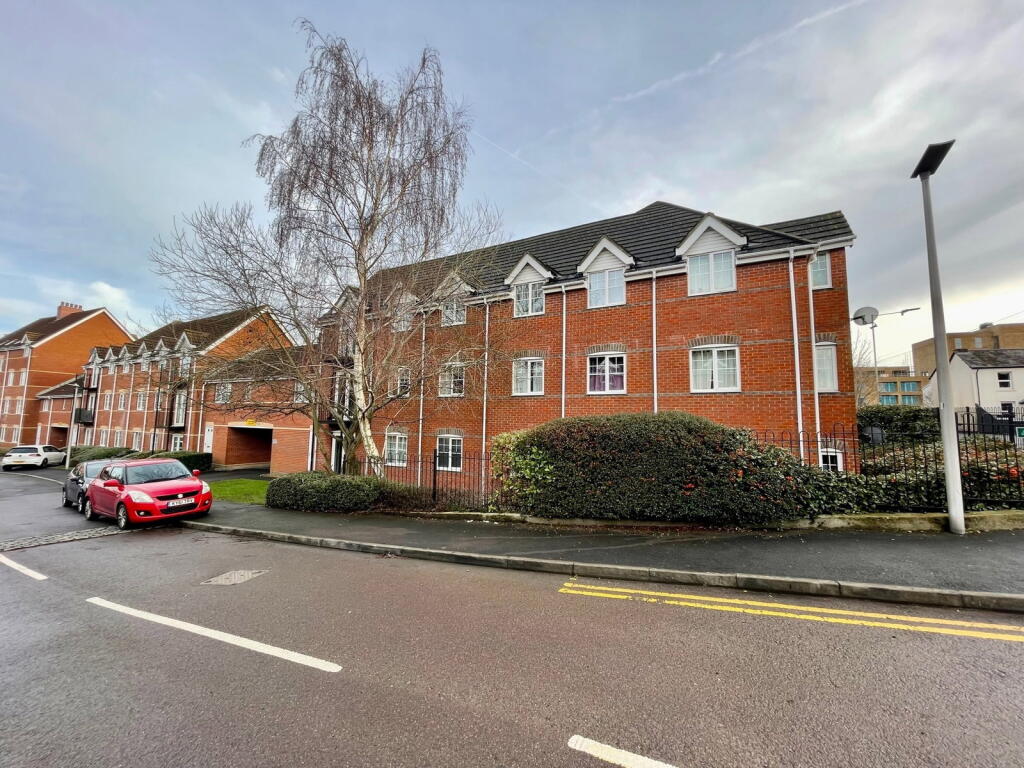 Main image of property: Windsor Court, Newbury, RG14 5XG