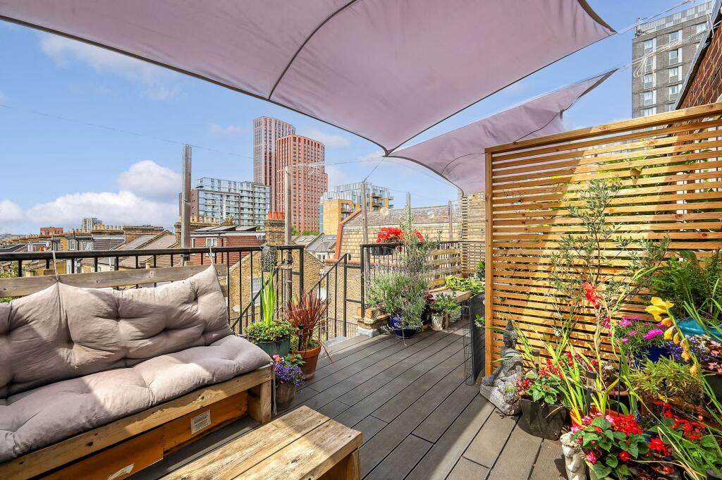 Main image of property: Hoe Street, London, E17