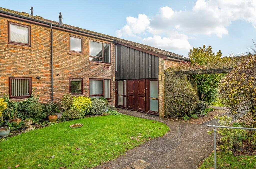 2-bed house on Ilford Court, Elmbridge Village, Cranleigh, GU6, £285,000