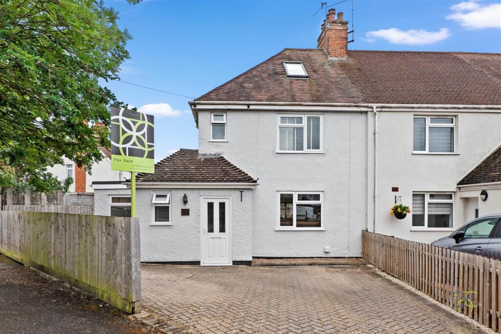 4-bed terraced on Rynal Street, Evesham, £289,950