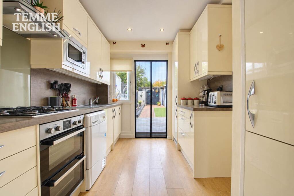 House in Basildon, Essex - View 2