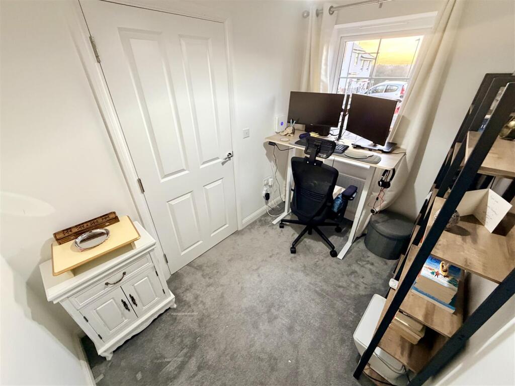 House in Nuneaton and Bedworth, Camp Hill - View 3
