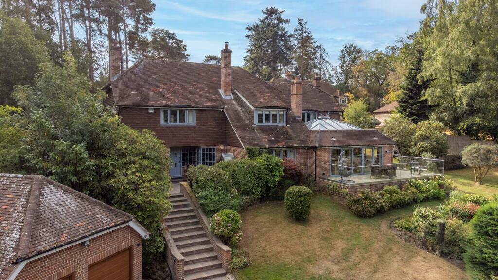 Main image of property: Red Shute Hill, Hermitage, Thatcham, Berkshire, RG18