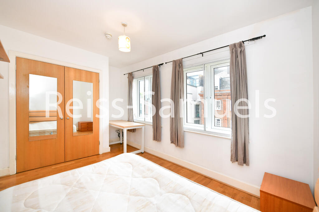 6 bedroom town house for rent