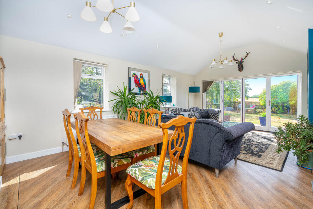House in West Lindsey, Snarford - View 4