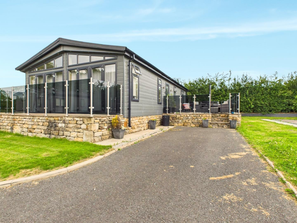 2-bed caravan on Lower Bentham, Lancaster, £130,000