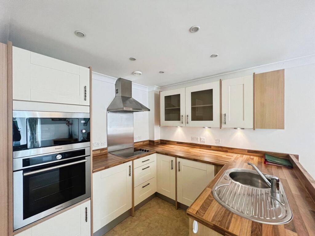 Somerton Road, Street, BA16 - View 2
