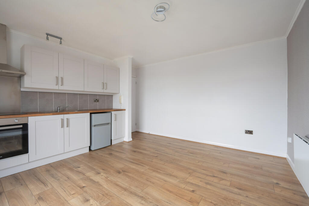 Royal Court, Pier Avenue, Tankerton - View 6