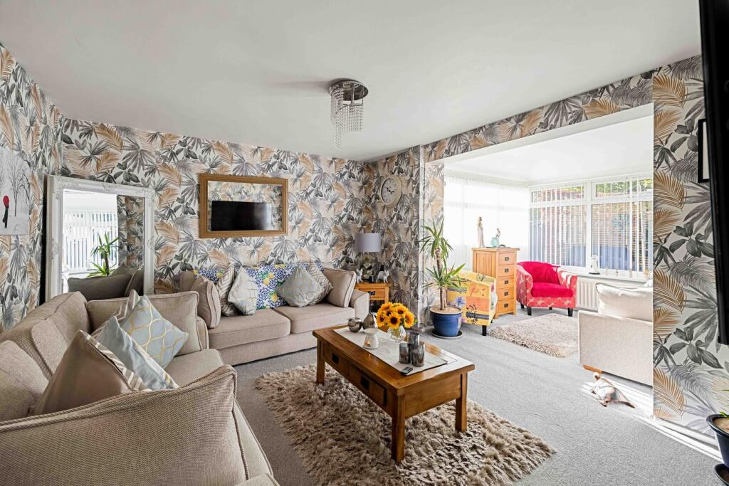 House in Dover, Guston - View 2