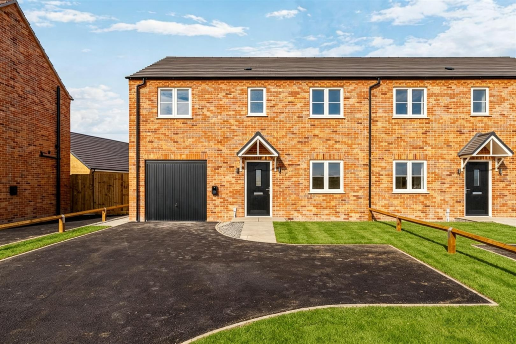 4-bed semi-detached on Plot 5 Cradge Bank, Spalding, £295,000