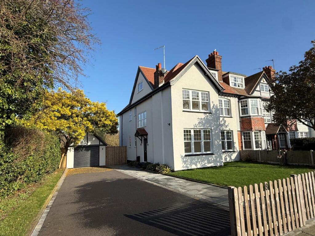 Ashlyns Road, Frinton-on-sea photo 3