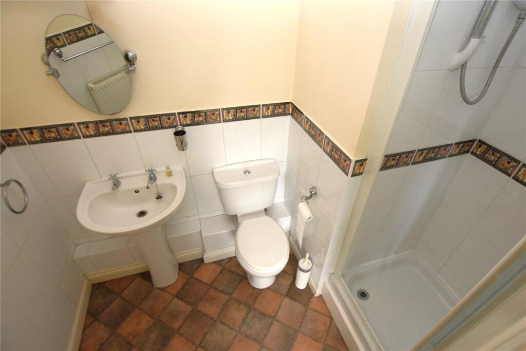 Apartment in East Hampshire, Alton - More