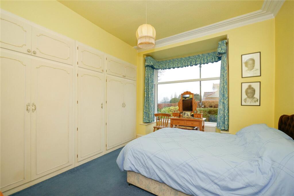 House in Bradford, Baildon - More