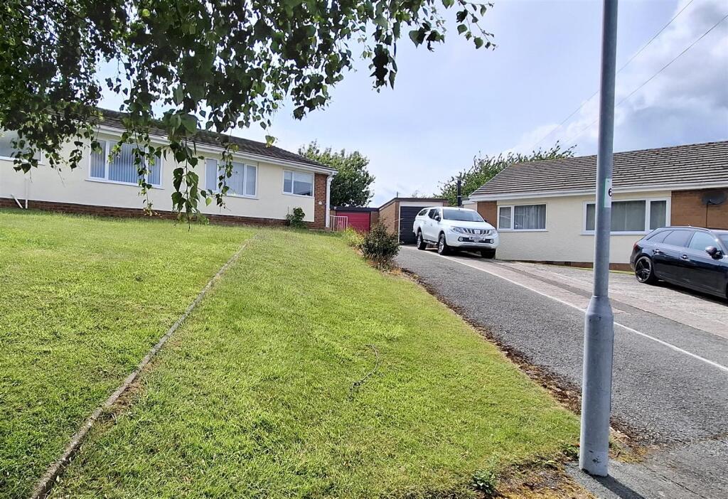 Main image of property: Parc Y Llan, Henllan