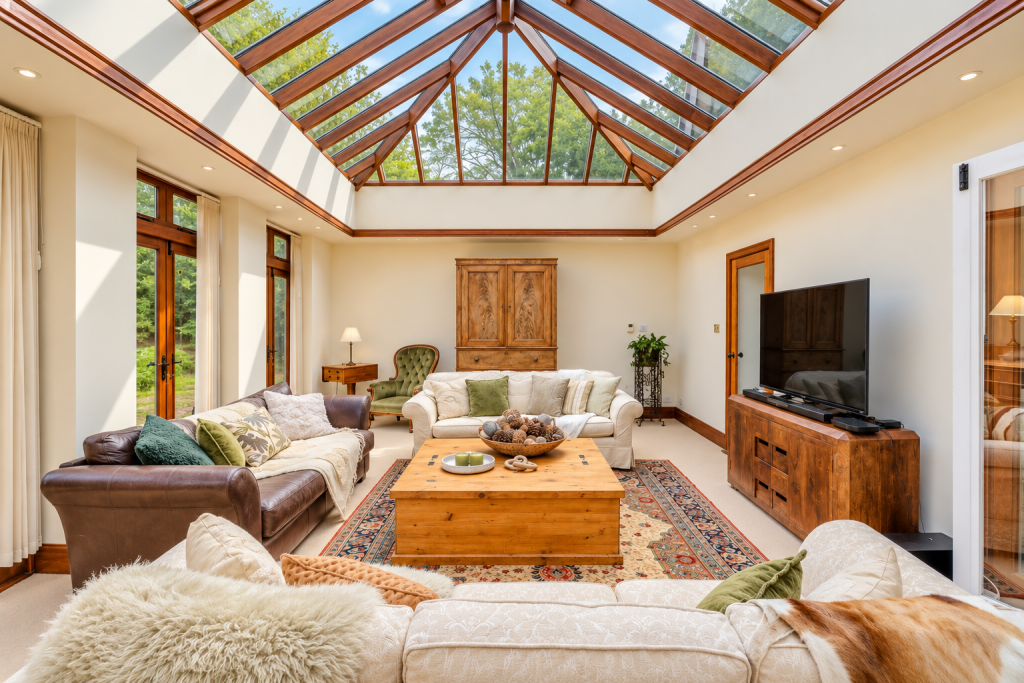 House in Romford - More