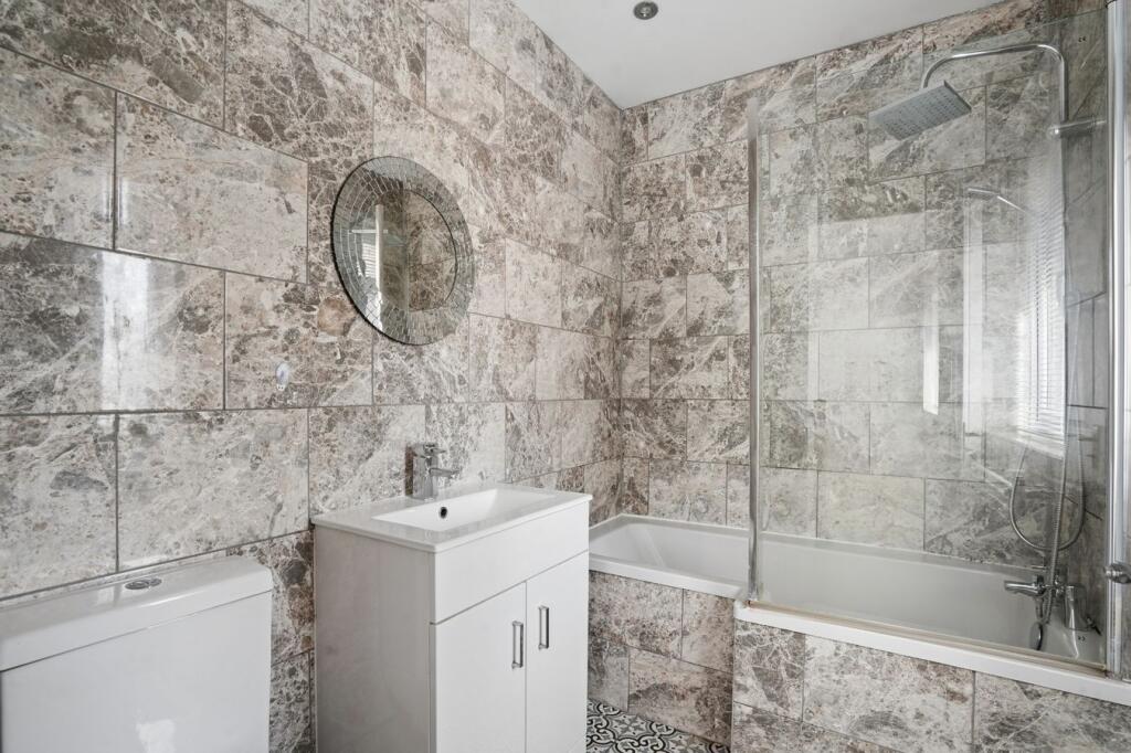 House in Slough - View 5