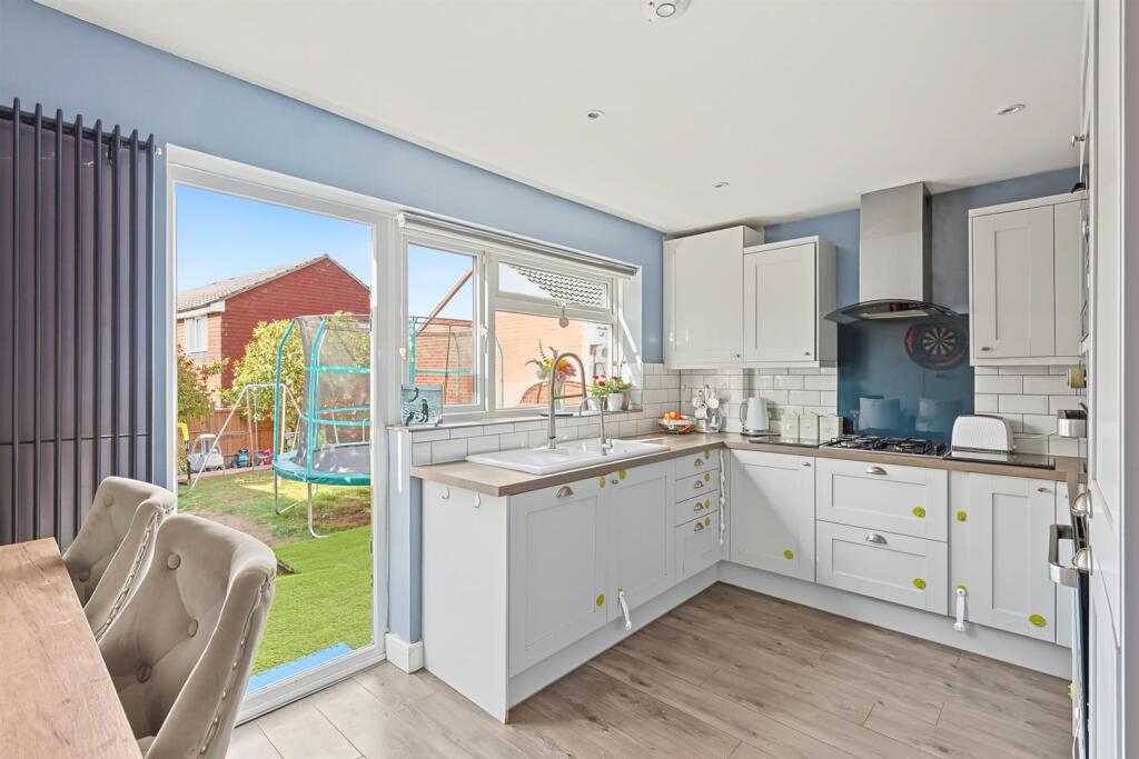 House in Rochford, Rayleigh - View 2