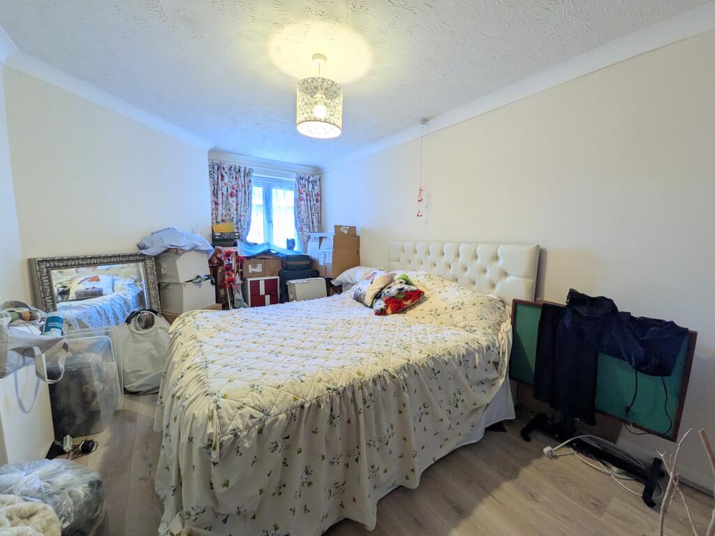 Apartment in Aylesbury, Buckinghamshire - More