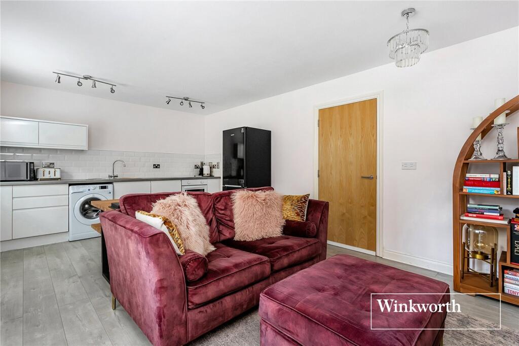 Constable Close, Friern Barnet, London, N11 - View 6