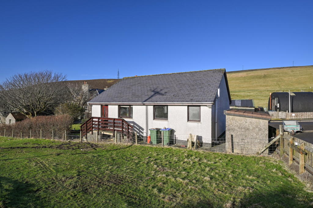 House in Scalloway, Burwick - View 2