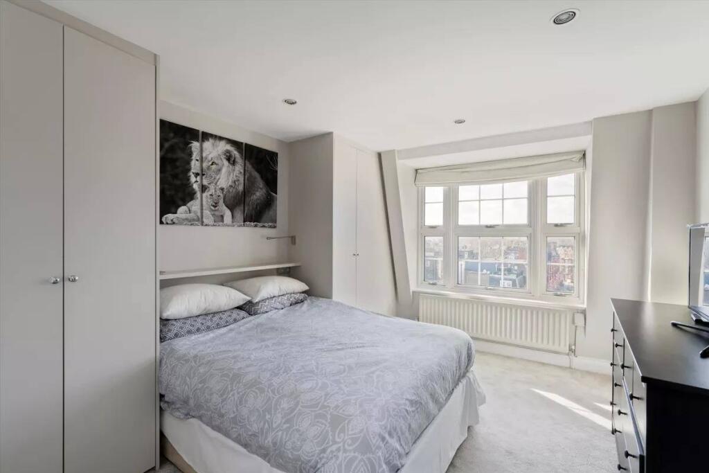 Apartment in London, Royal Borough of Kensington and Chelsea - More