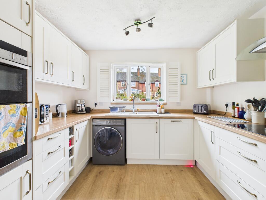 Burydown Mead, Basingstoke, RG25 photo 2