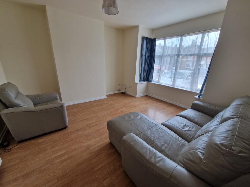 Apartment in Warwick, Emscote - View 2