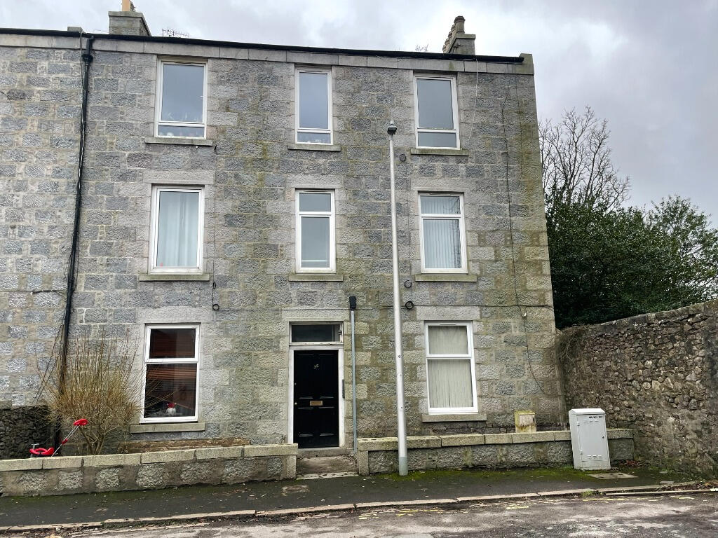 Main image of property: 35 Chestnut Row, Flat 3, Aberdeen,. AB25 3SE