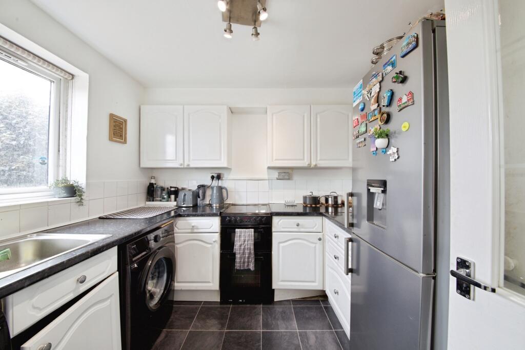 Apartment in Romford - View 5
