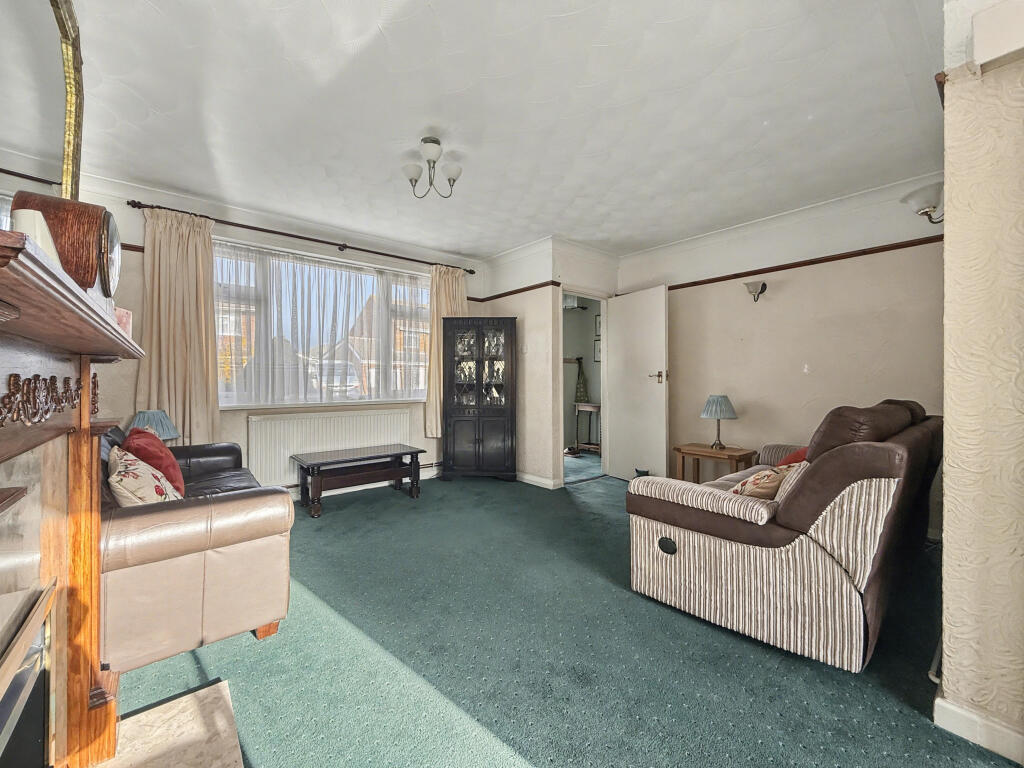 Birchwood Road, Stratton St Margaret, Swindon, SN3 photo 4