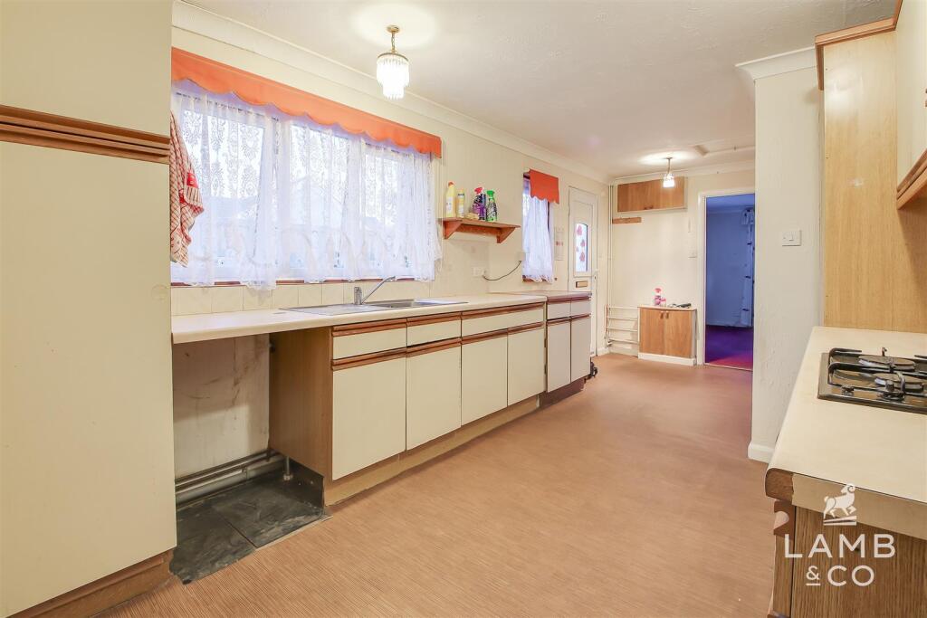 Meadow Way, Jaywick, Clacton-On-Sea photo 4