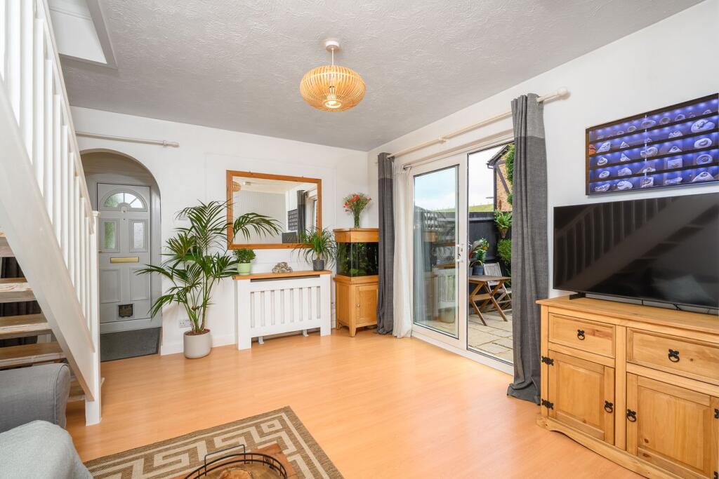Telford Drive, Walton-on-Thames, KT12 – pohled 3