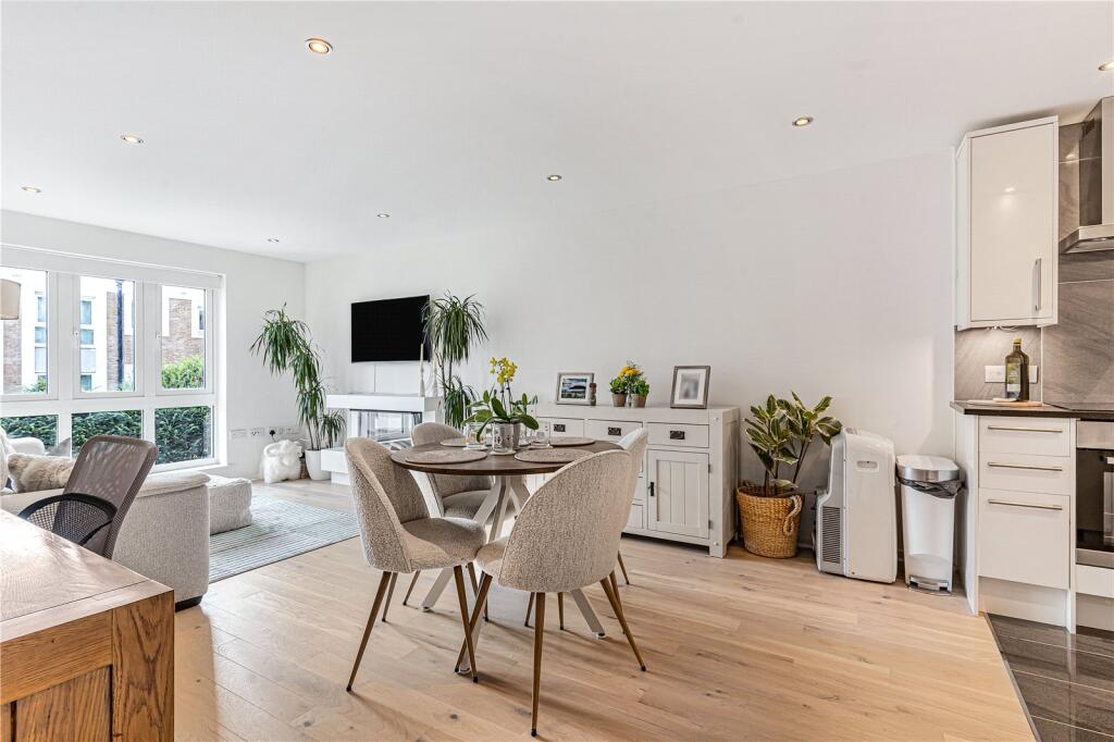 Apartment in London - View 5