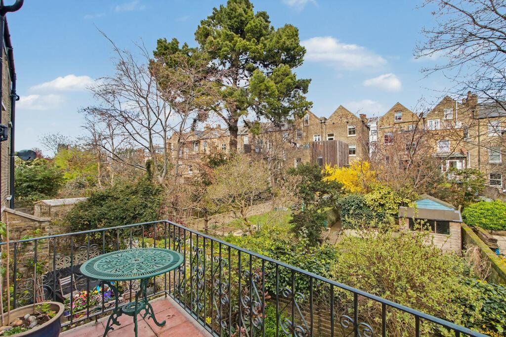 Elfort Road, London, N5 - More