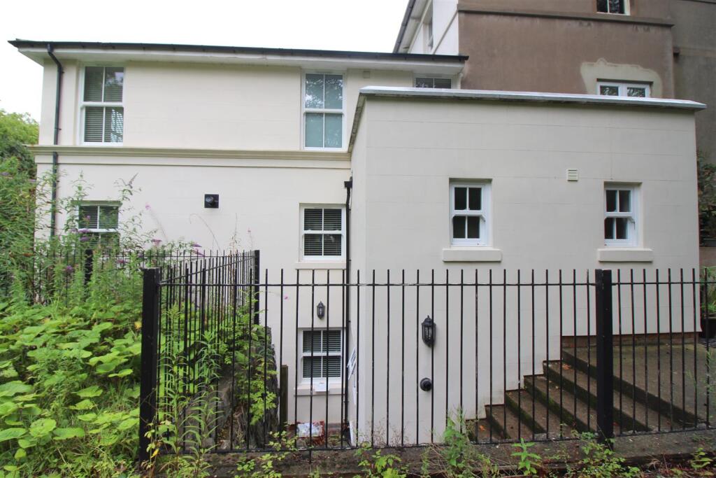 Main image of property: Flat 2 Scarsdale, 22 Priory Road, Malvern