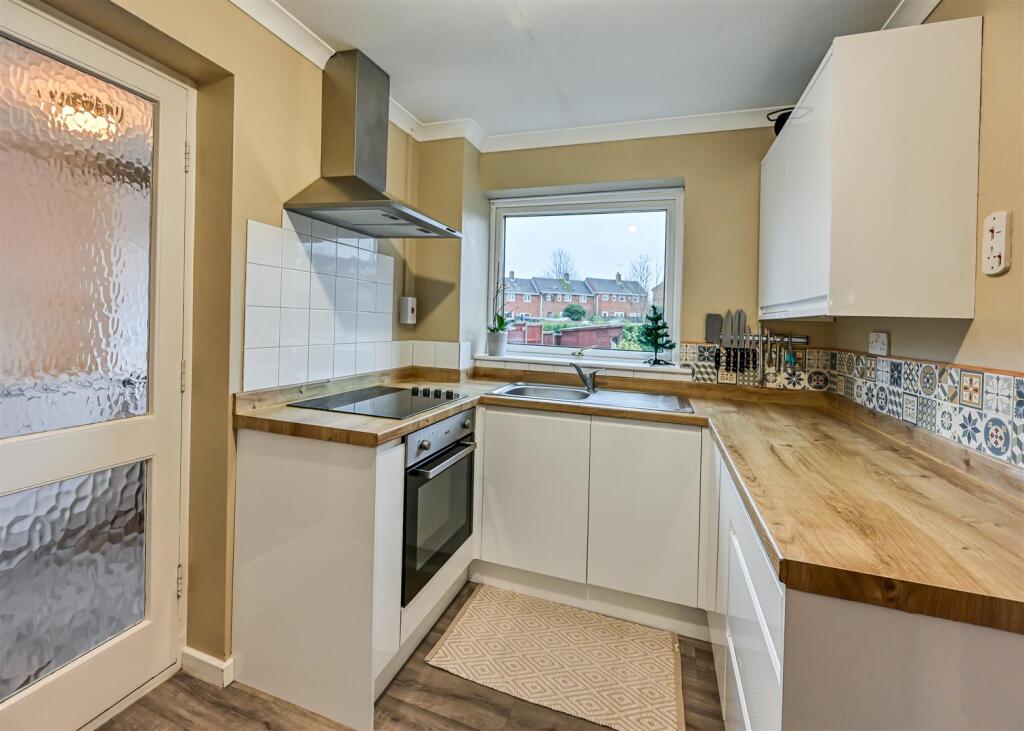 House in Wolverhampton, West Midlands - More