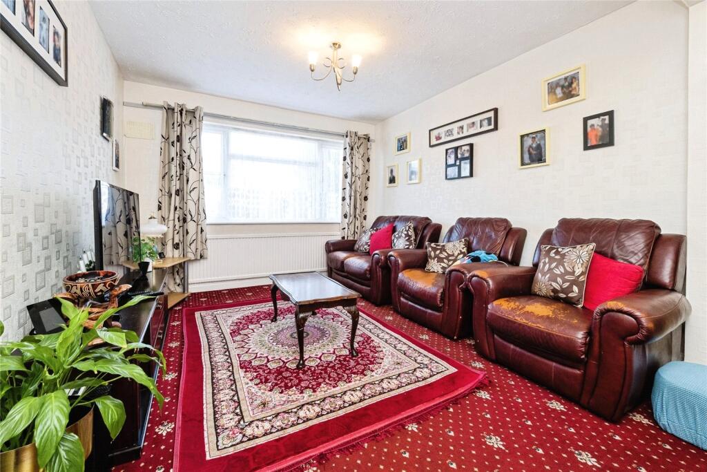 House in Romford - More