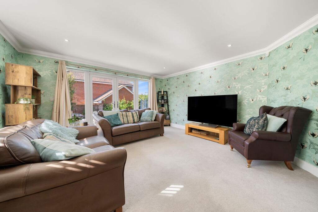 Soprano Way, Esher, KT10 photo 2