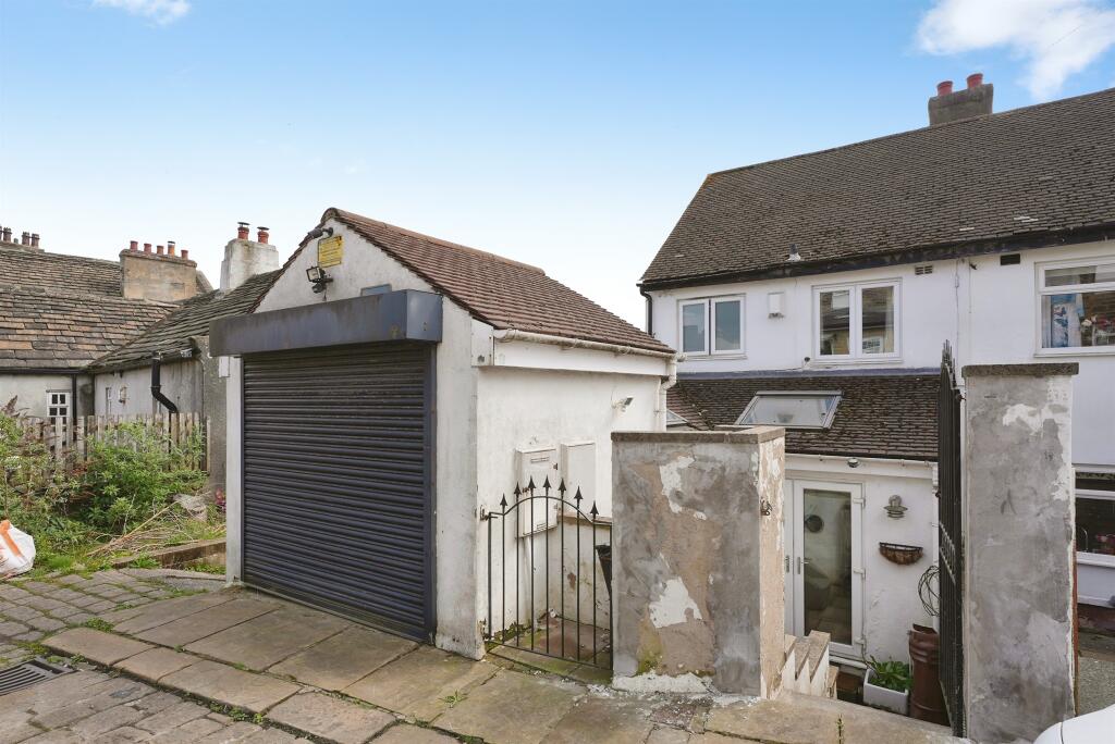 House in Calderdale, Well Head, King Cross - View 5