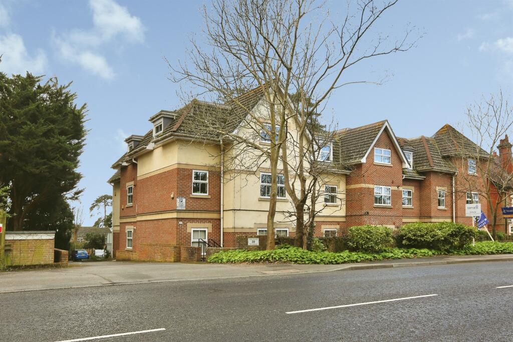 Main image of property: The Avenue, Fareham