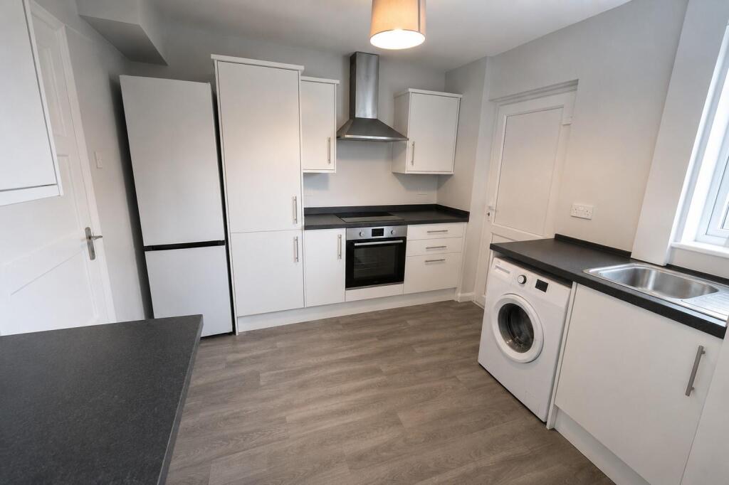 5 bedroom terraced house for rent