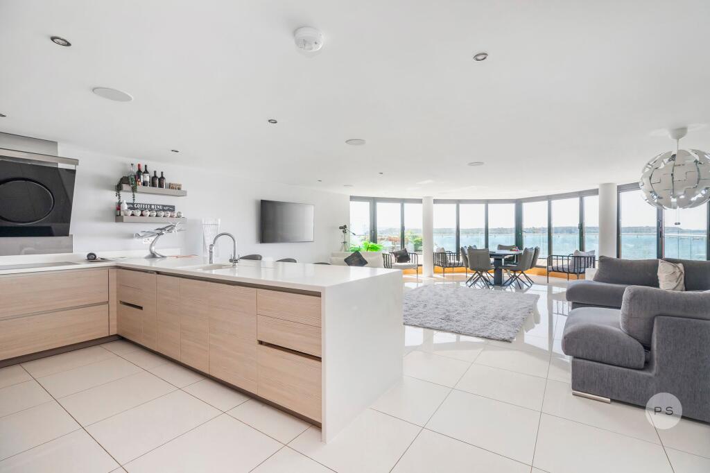 Apartment in Bournemouth - More