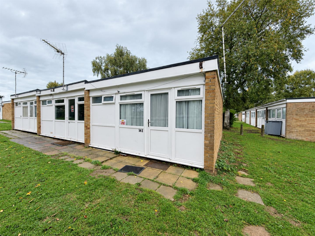 2-bed house on Beach Road, Hemsby, £27,950