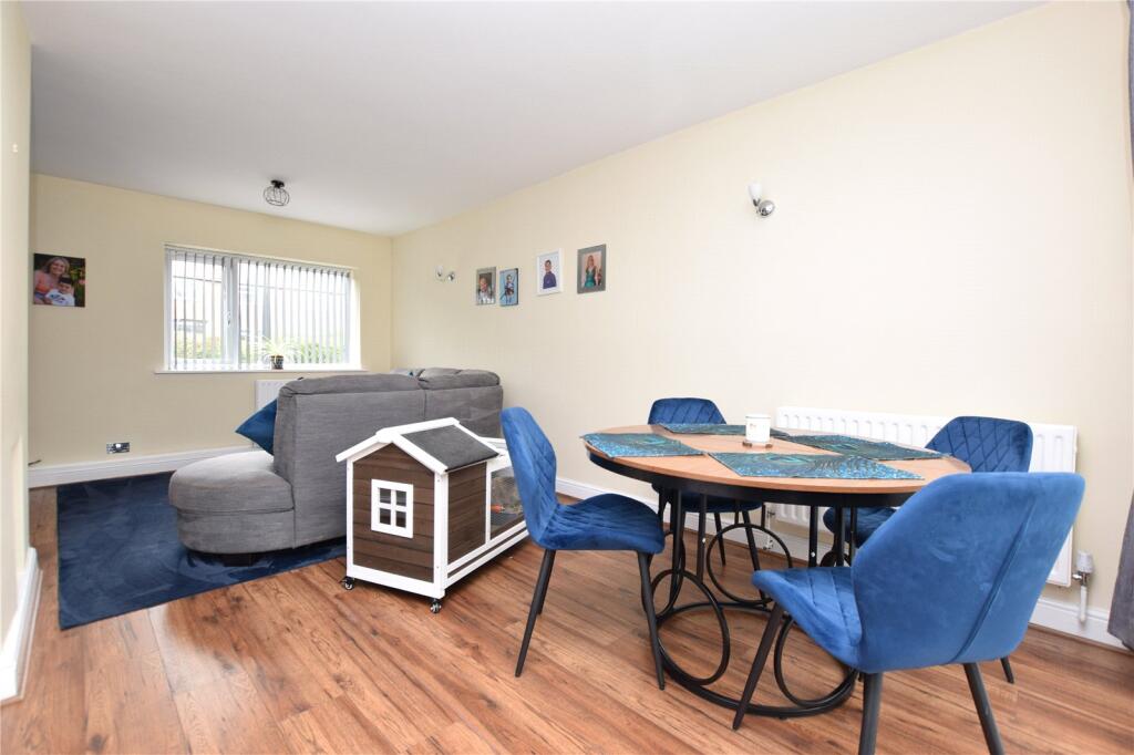 House in Leeds, West Yorkshire - View 4
