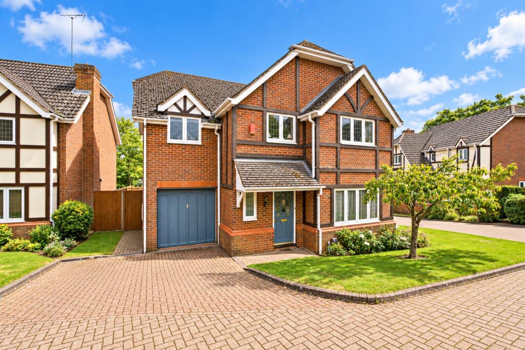 4-bed detached on Mardle Close, Caddington, Luton, Bedfordshire, LU1, £675,000