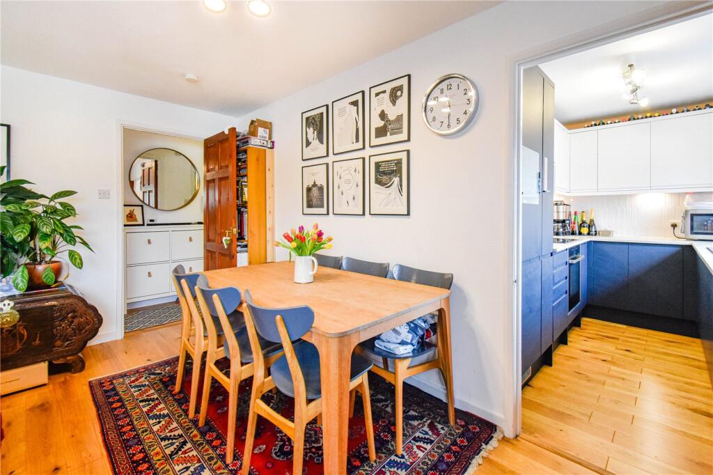 London Road, Marlborough, Wiltshire, SN8 photo 4