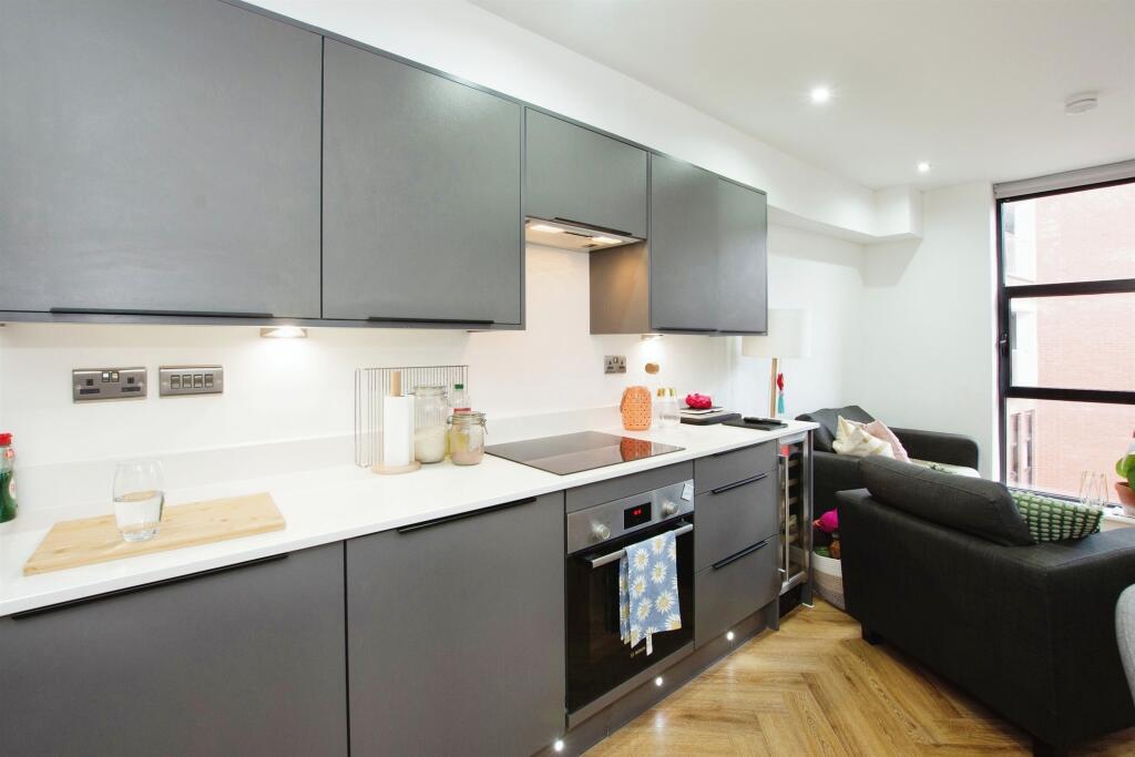 Apartment in Birmingham, Jewellery Quarter - View 4