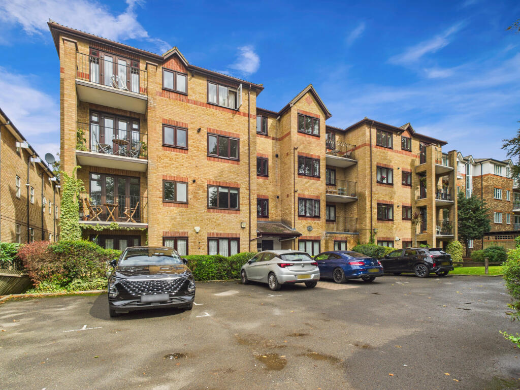 2-bed flat on Balmoral Court, 35 The Avenue, Beckenham, BR3, £300,000