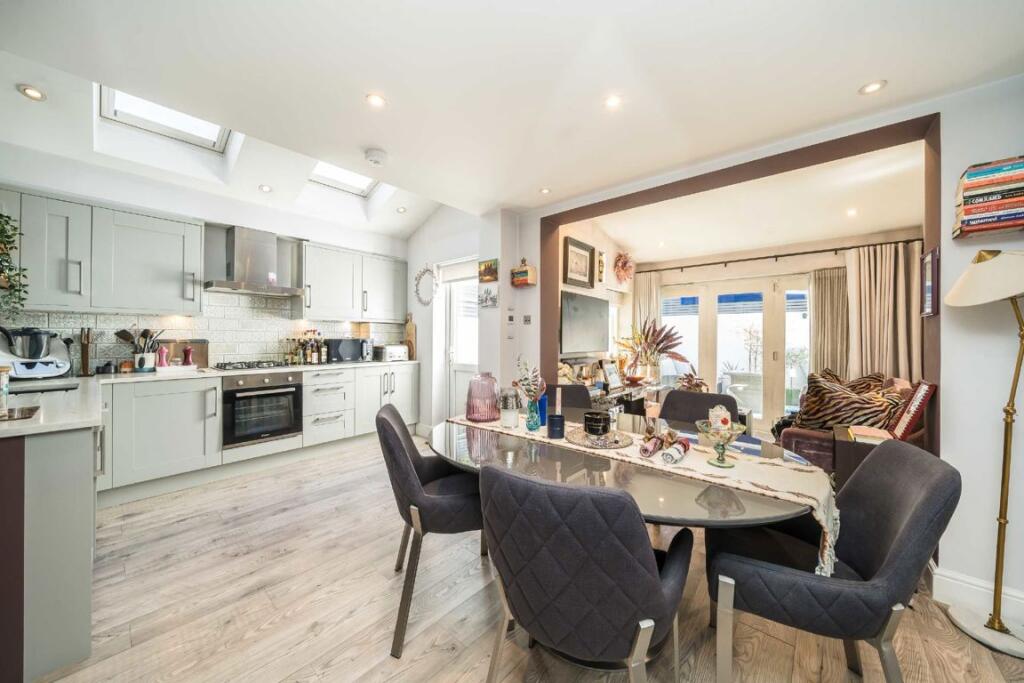 Apartment in London, Clapham Park, Stockwell - View 4